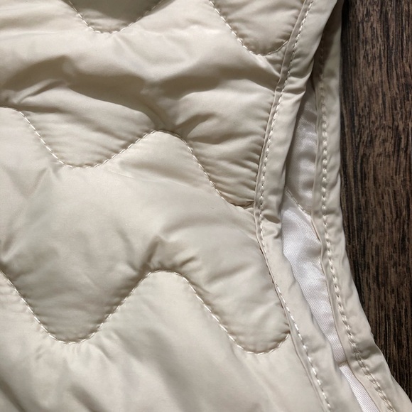 💕Host Pick💕Beige Quilted Hooded Vest - Picture 9 of 17